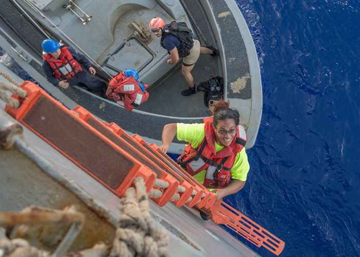 Wie zwei Frauen und zwei Hunde fünf erschütternde Monate auf See verloren haben