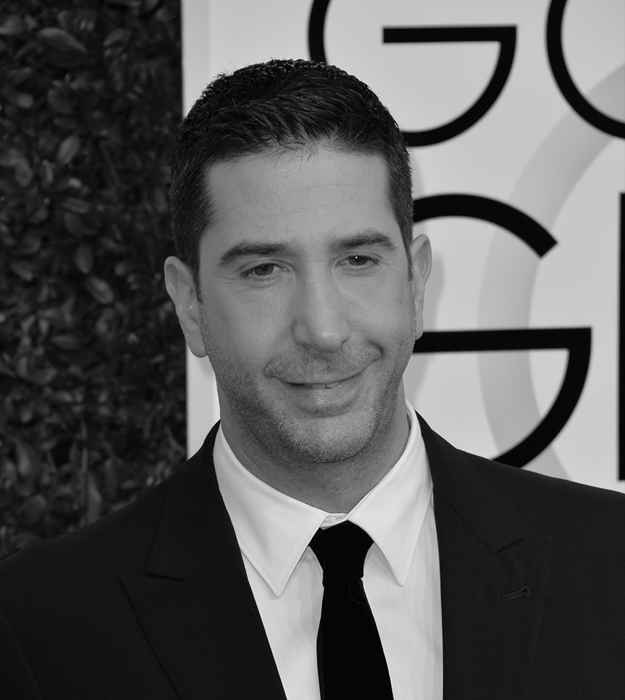 Ich habe David Schwimmer getroffen. Männer können viel lernen, wie er Frauen respektiert.