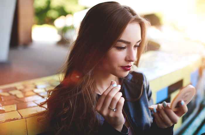 L'étude dit que tout le monde pense que les femmes portent du maquillage pour avoir des relations sexuelles occasionnelles