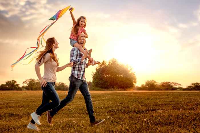 La mejor manera de criar niños emocionalmente sanos