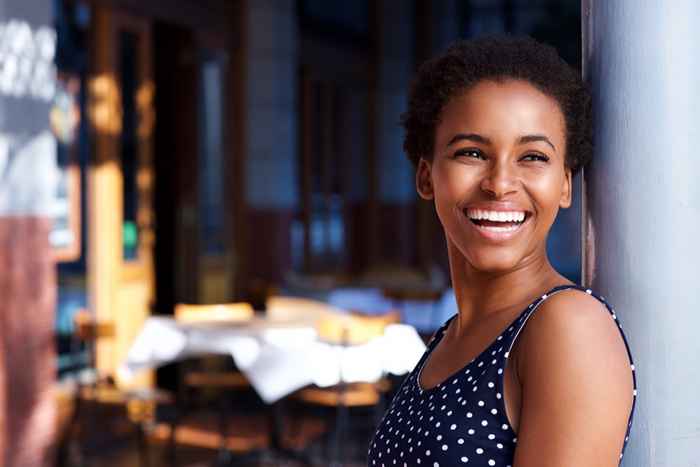 Questo semplice trucco ti farà più bianco i denti