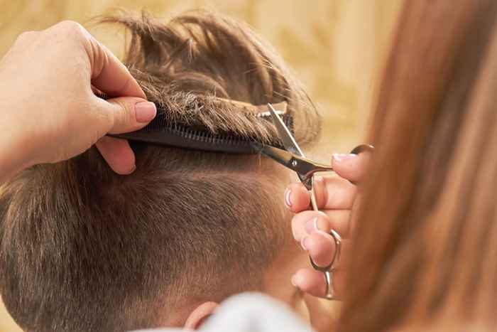 17 maneiras brilhantes para homens com mais de 40 anos adotarem um novo penteado