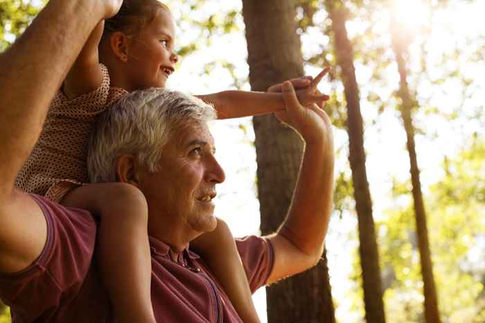 40 cosas que los abuelos hacen que los padres siempre odian