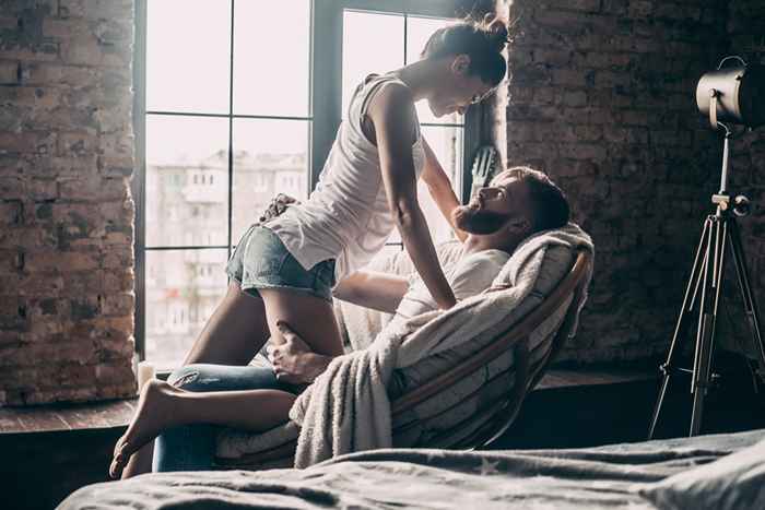 40 cose che nessun uomo sopra i 40 anni dovrebbe mai dire a una donna a letto