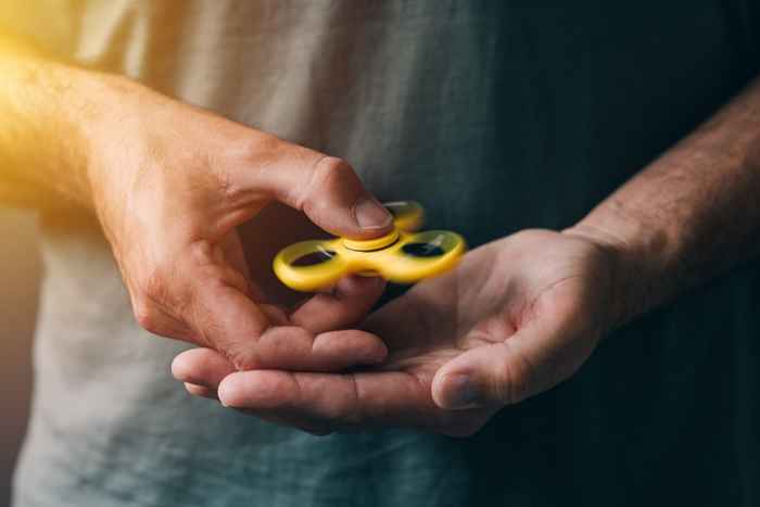 Una guía de adultos para la extraña locura de Fidget Spinner