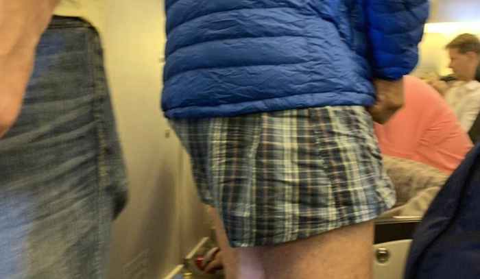 Passasjeren skremmer setekamerater ved å fly i bokserens shorts, blir viral